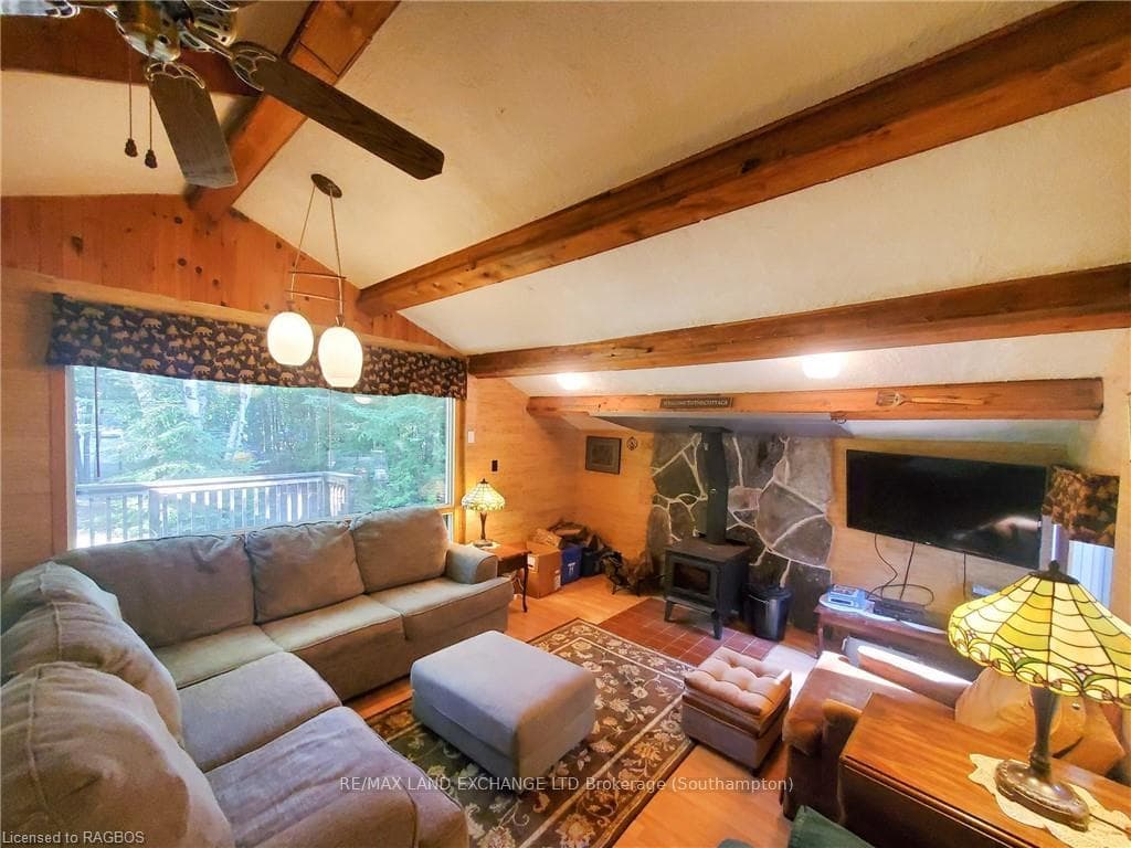 84 THOMPSON Avenue photo 6