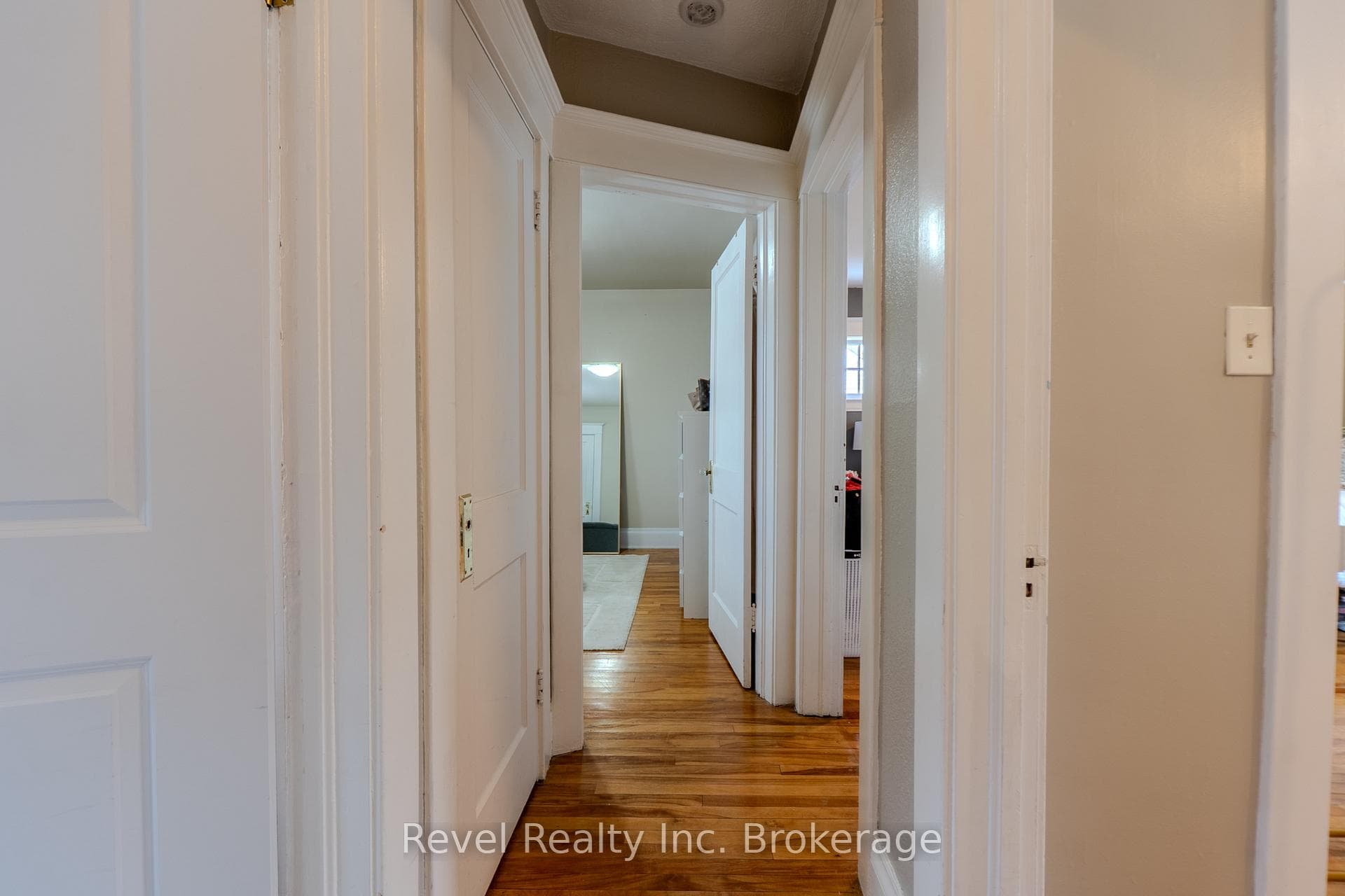 867 Mcintyre Street photo 23