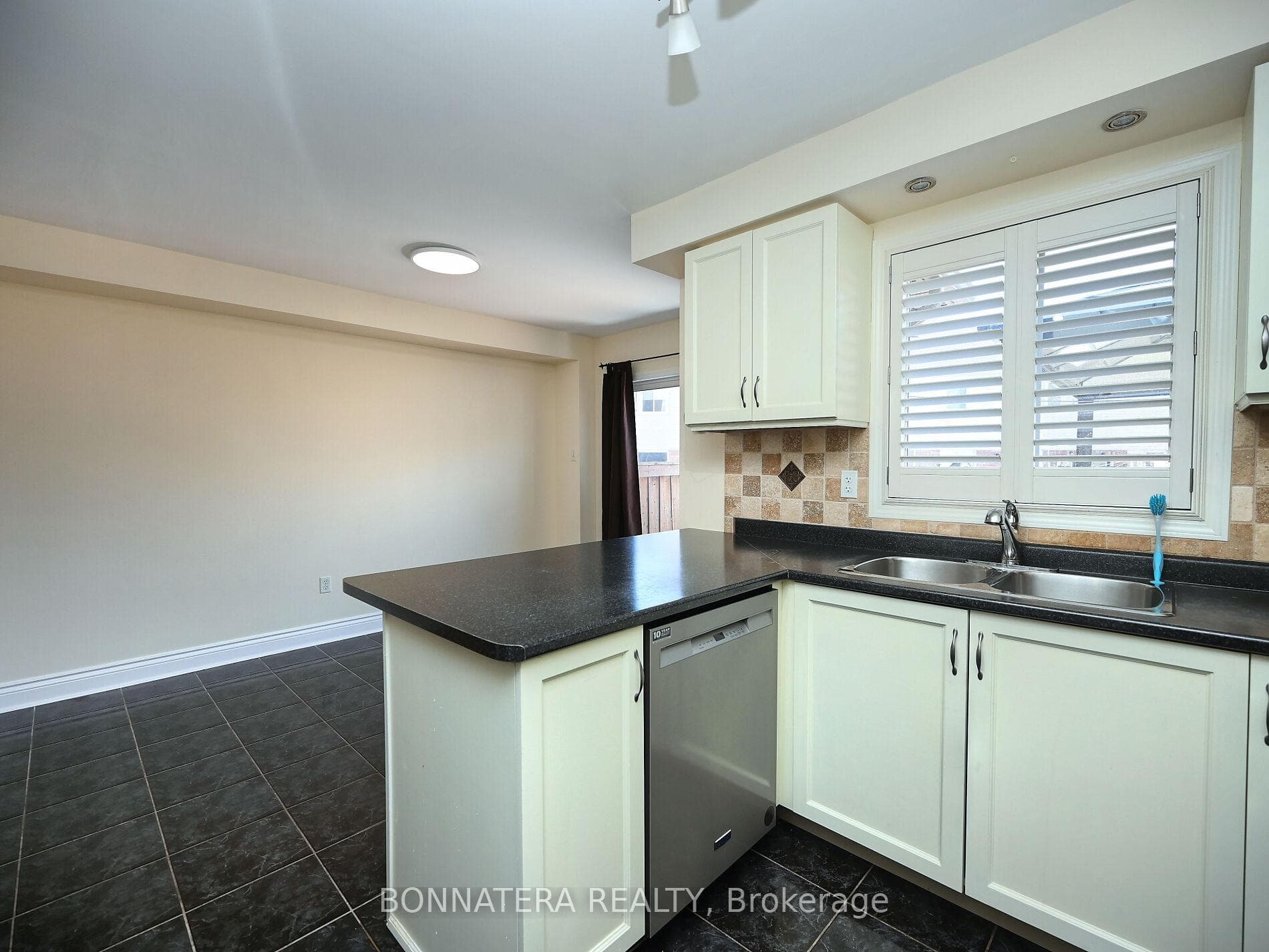 409 Hobbs Crescent photo 13