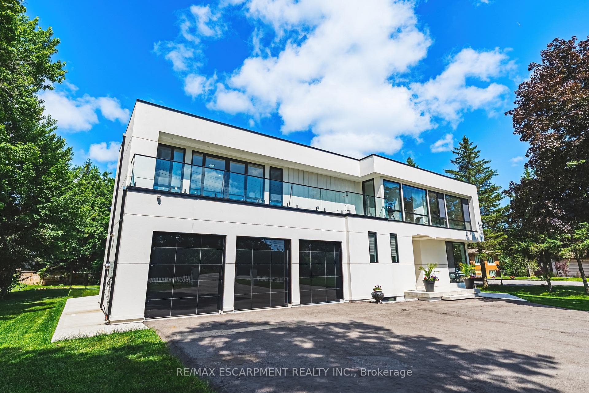 4511 Guelph Line photo 1