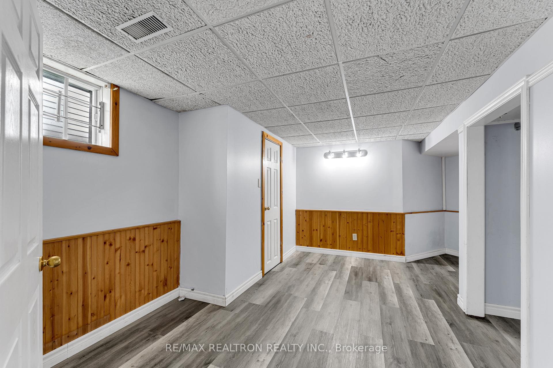 709 Ridley Drive photo 28