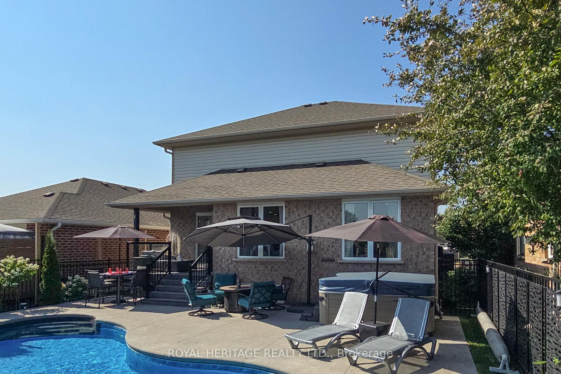 1749 Keppler Crescent photo 39