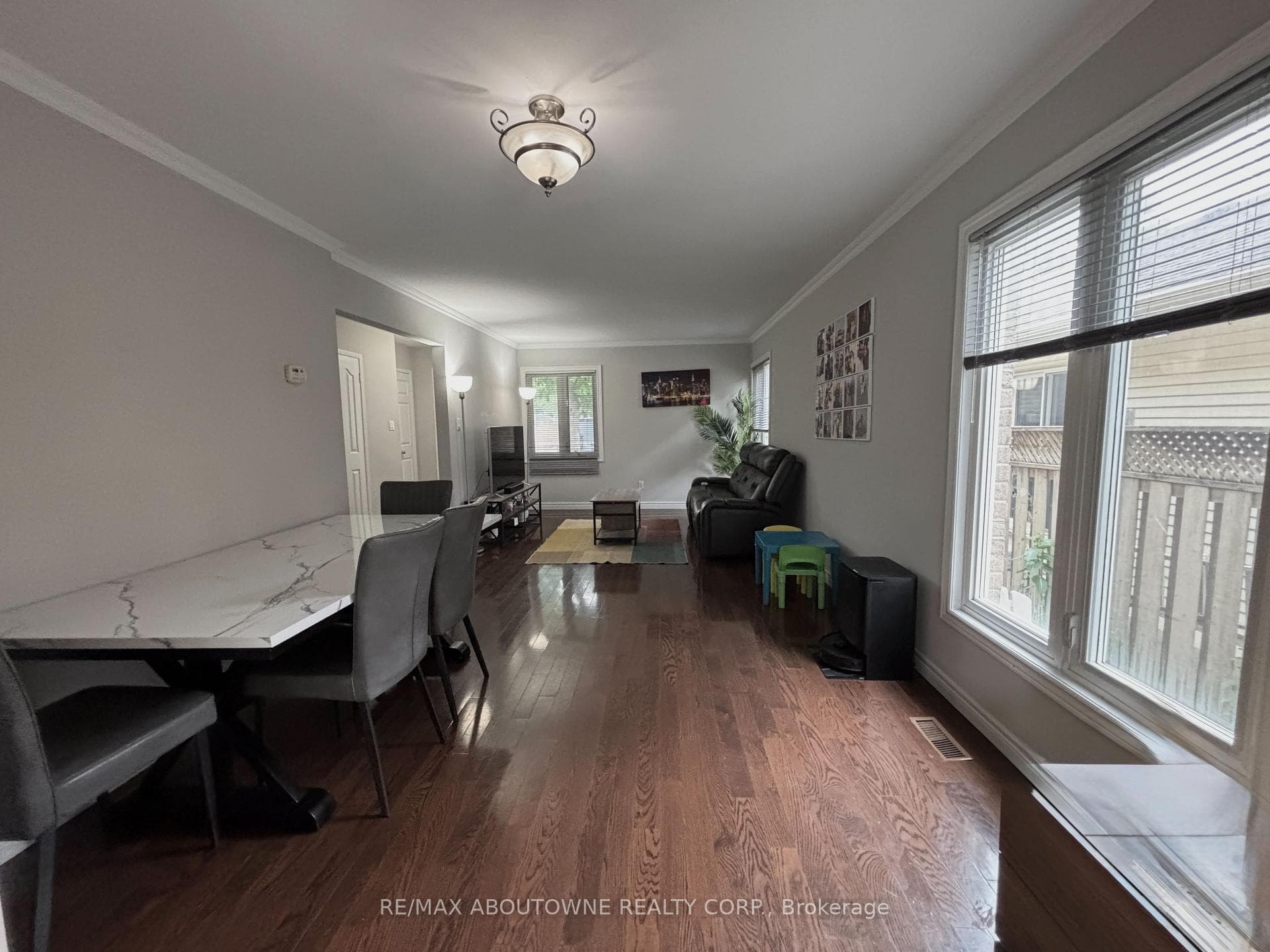 3072 Patrick Crescent photo 8