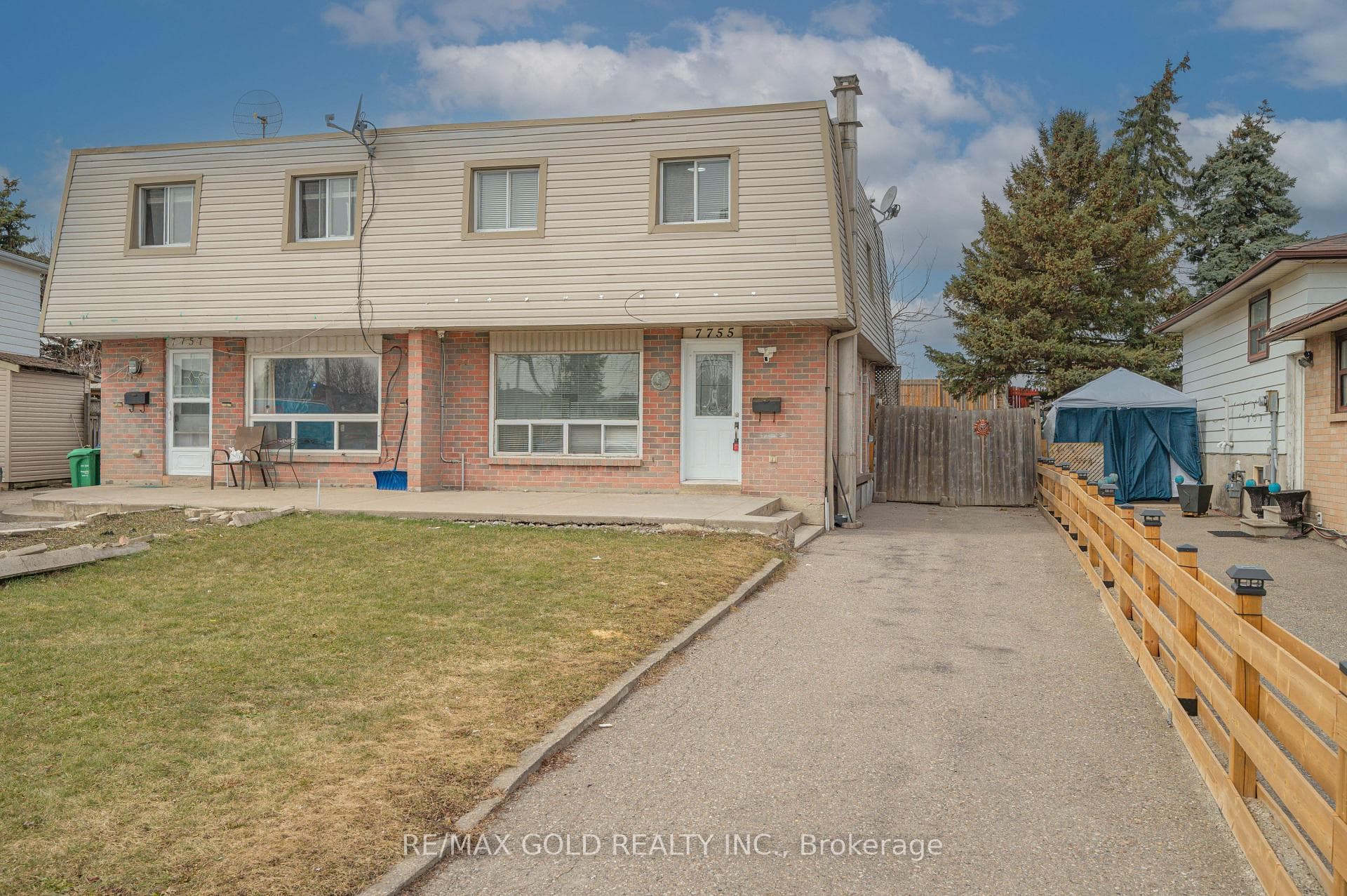 7755 Priory Crescent photo 1