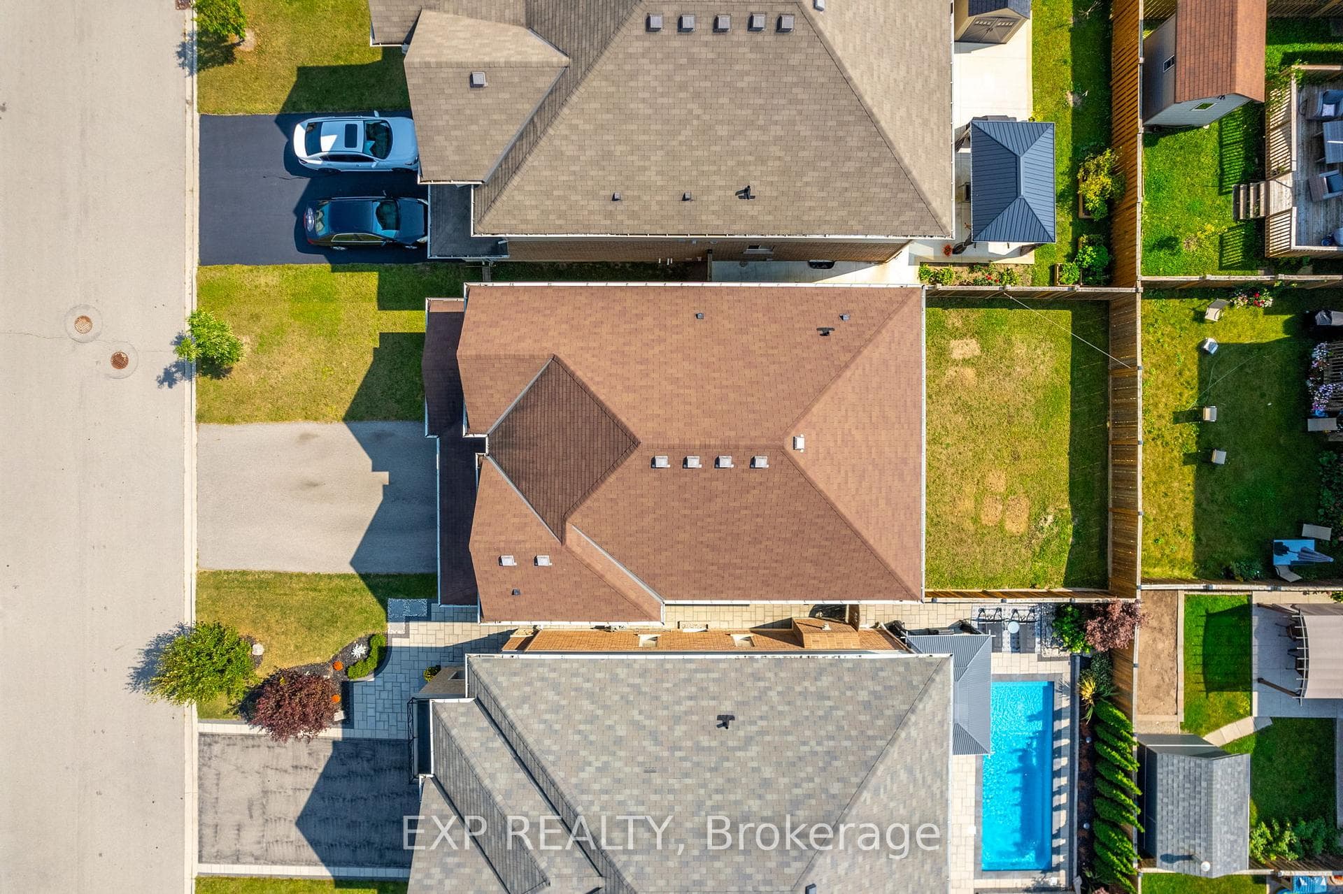62 Boulder Crescent photo 3