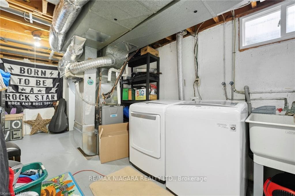 3093 Chipman Crescent photo 30