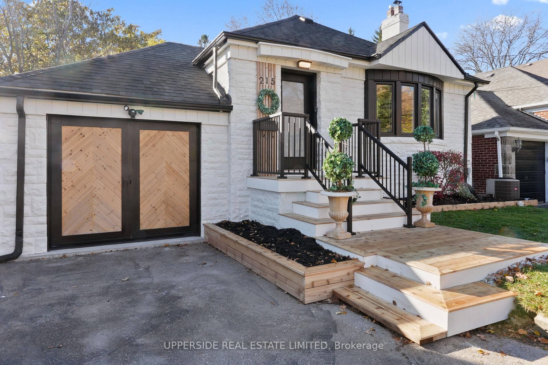 215 Ridley Boulevard photo 1