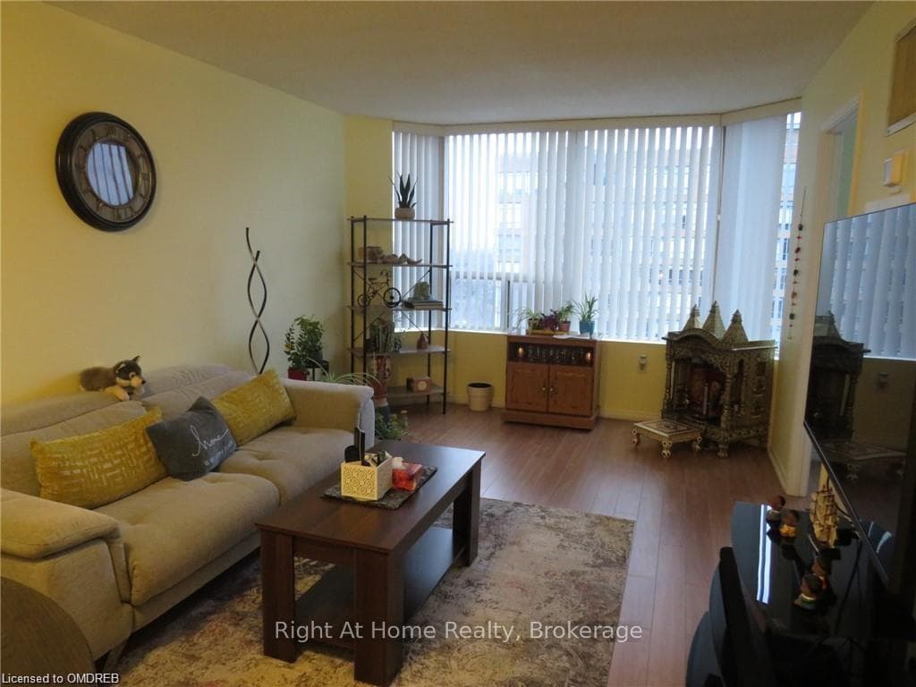 1270 MAPLE CROSSING Boulevard Unit 1903 photo 19