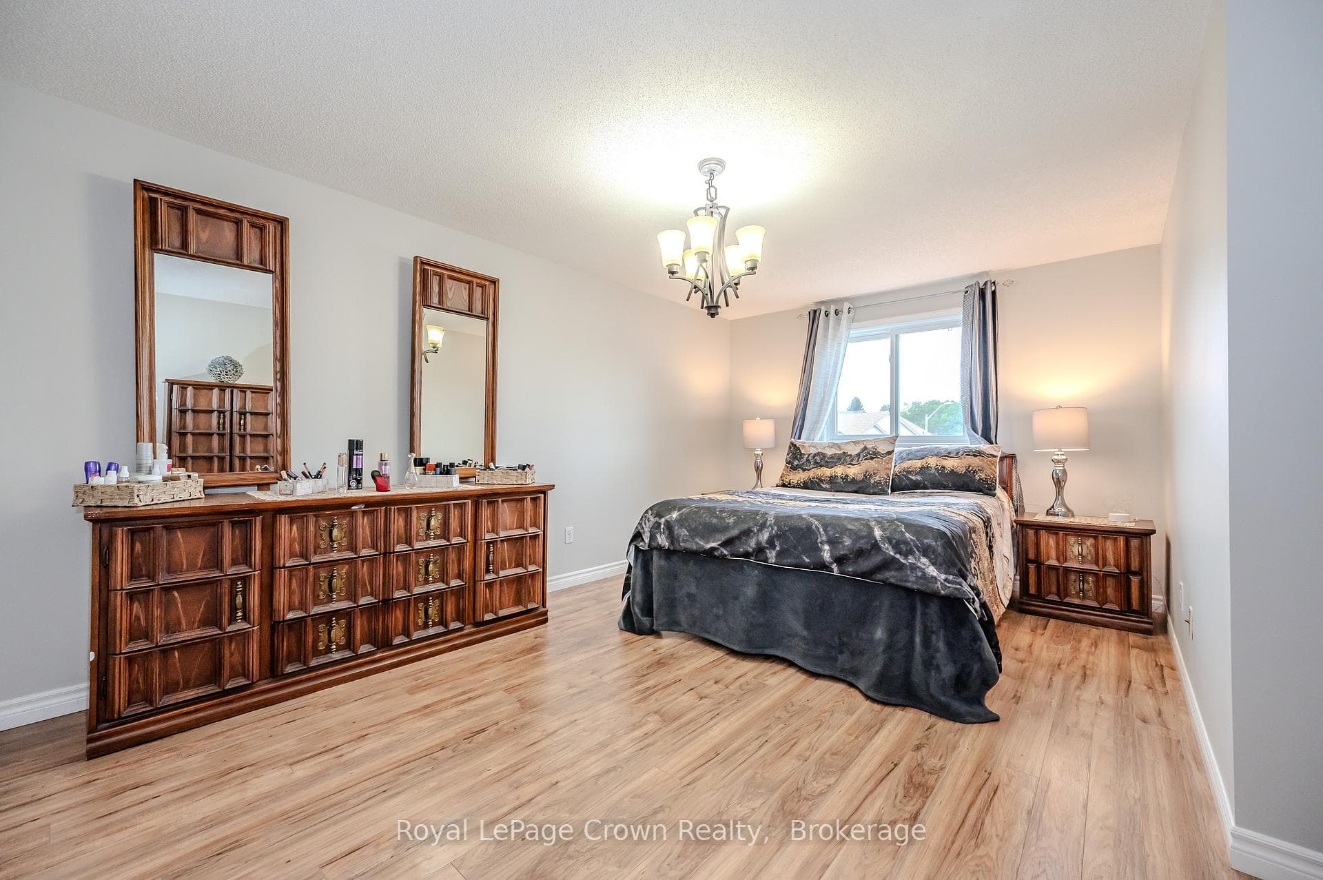 395 Downsview Place photo 26
