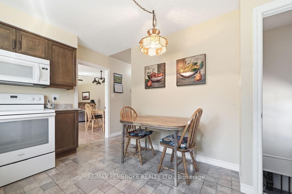 92 Ken Avenue photo 16