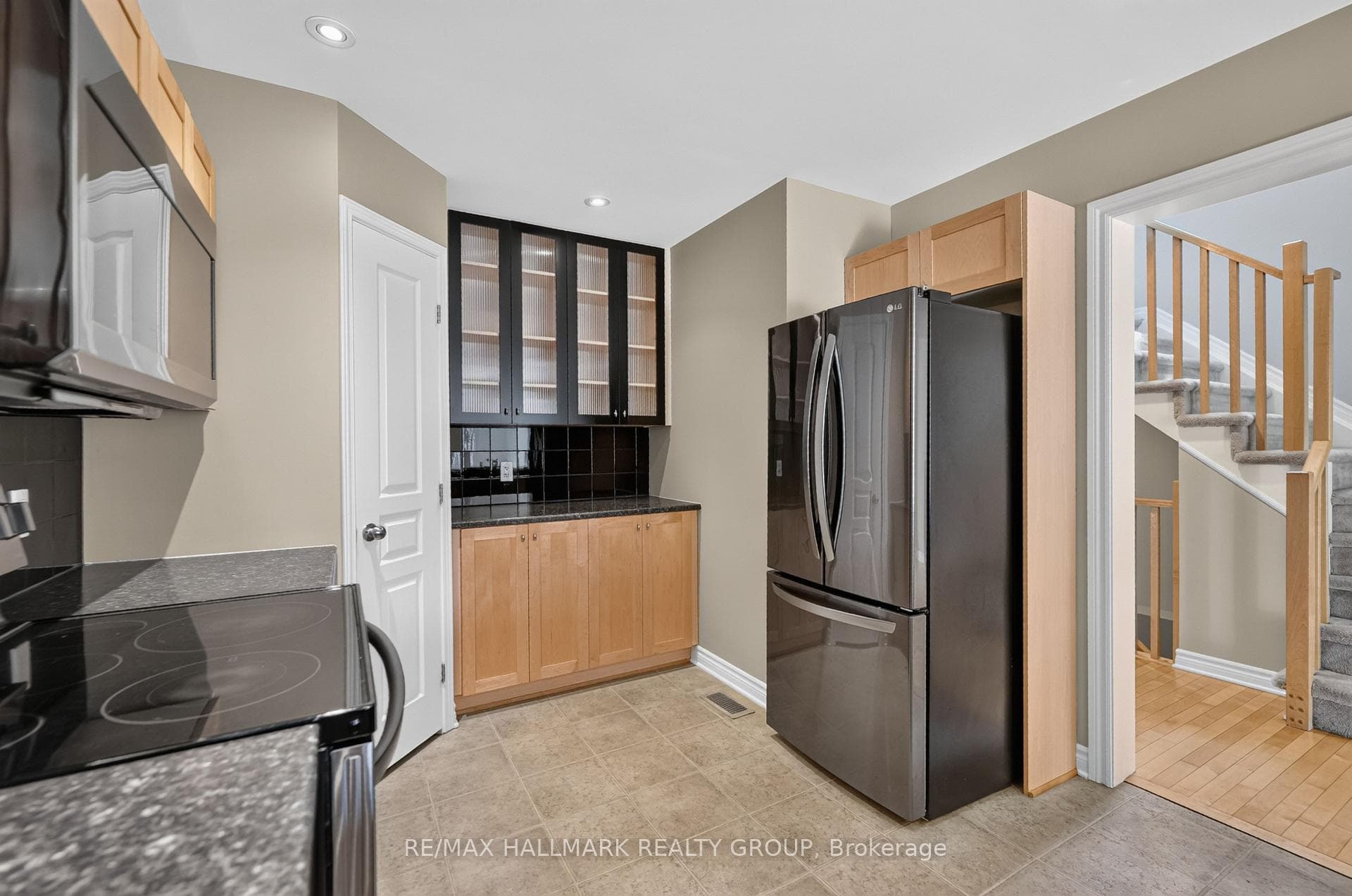 2028 MELETTE Crescent photo 11