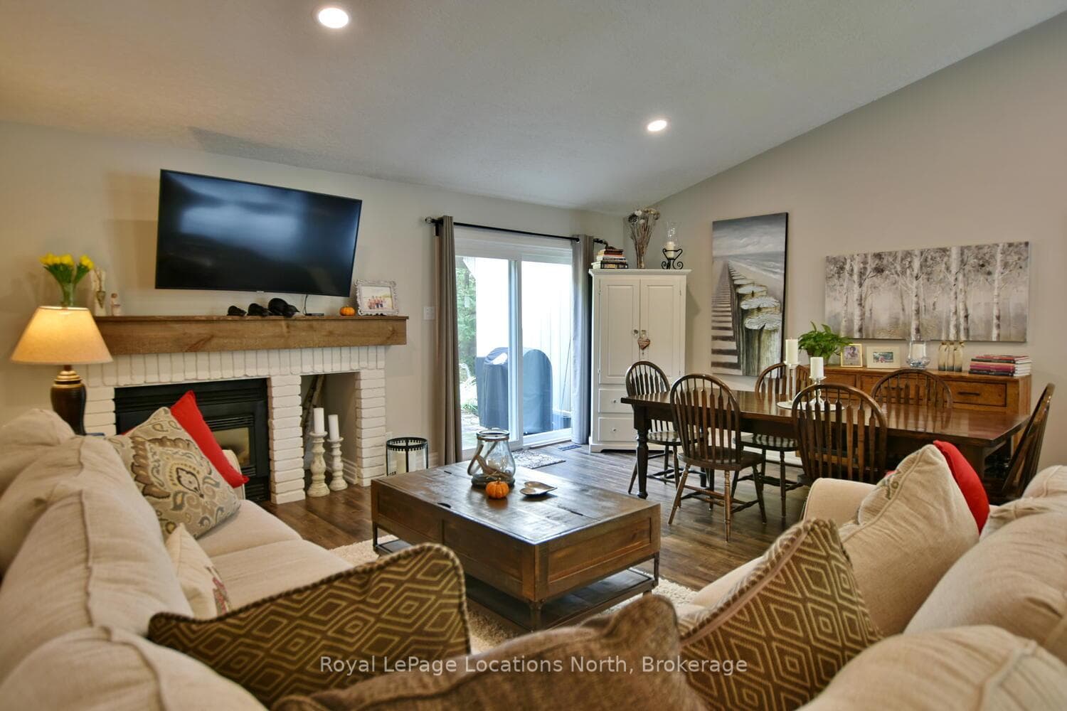 590 OXBOW Crescent photo 33
