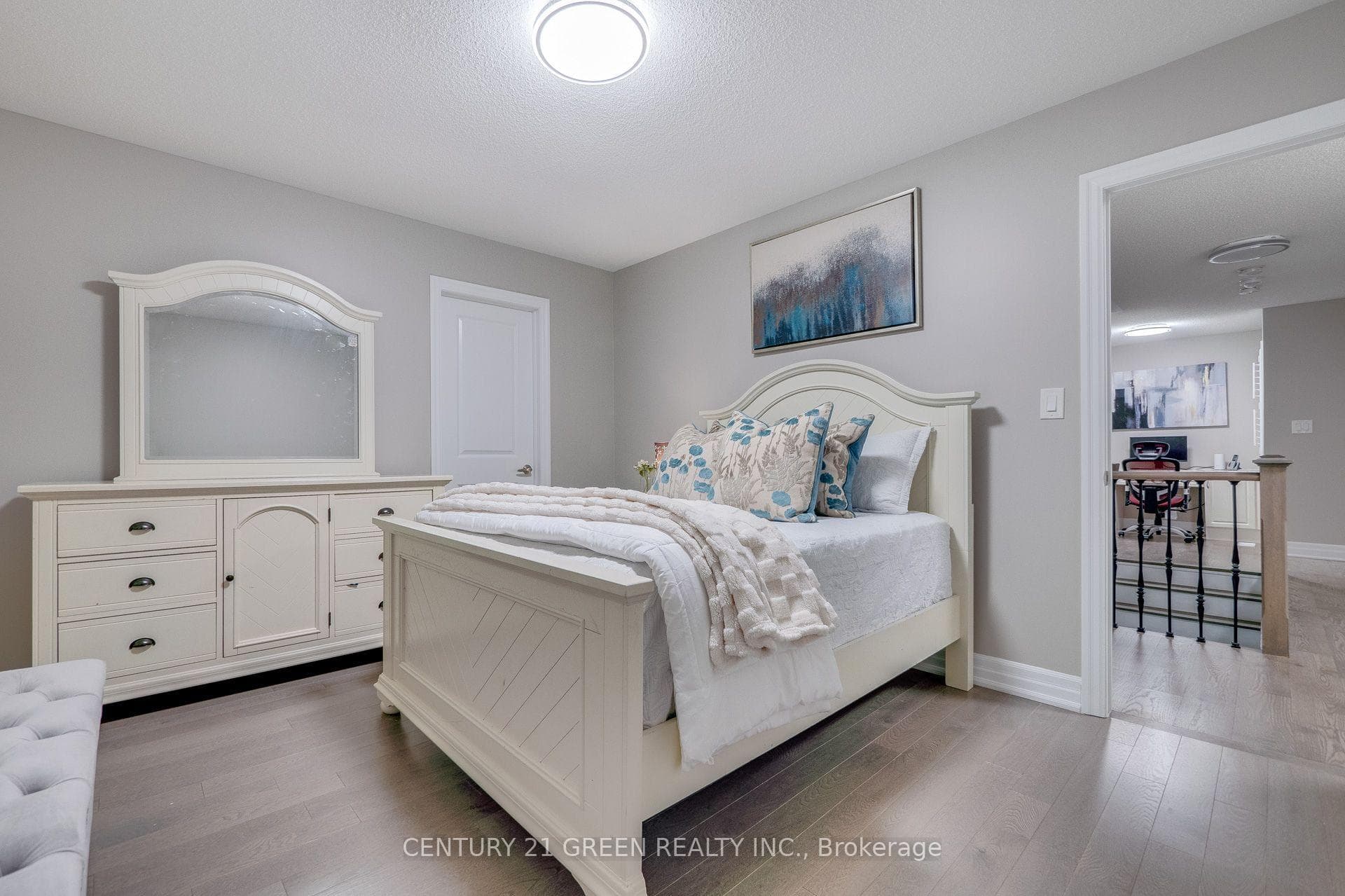 294 Hinton Terrace photo 32