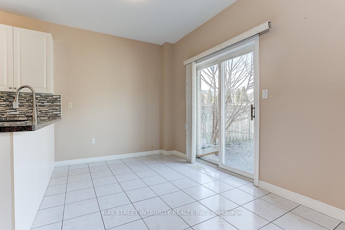 150 Peninsula Crescent photo 8