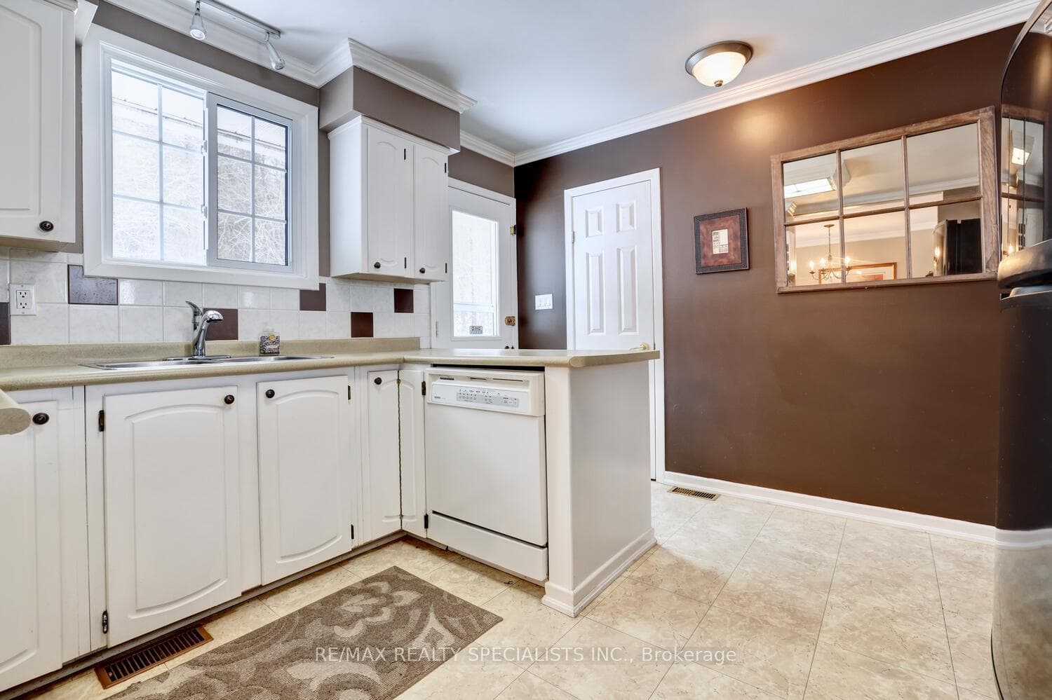 12435 Loyalist Parkway photo 15