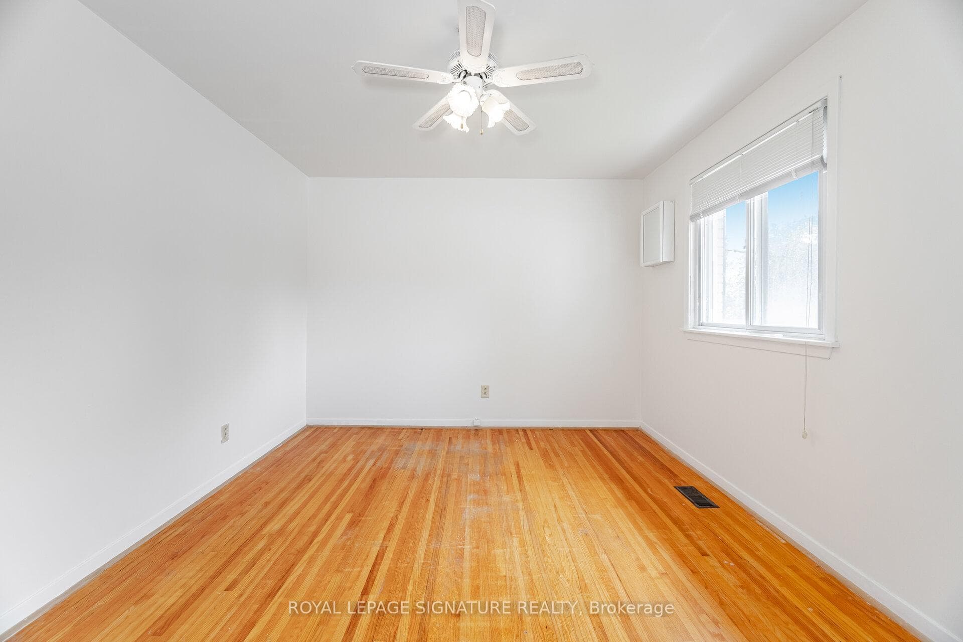 70 Regatta Crescent photo 26