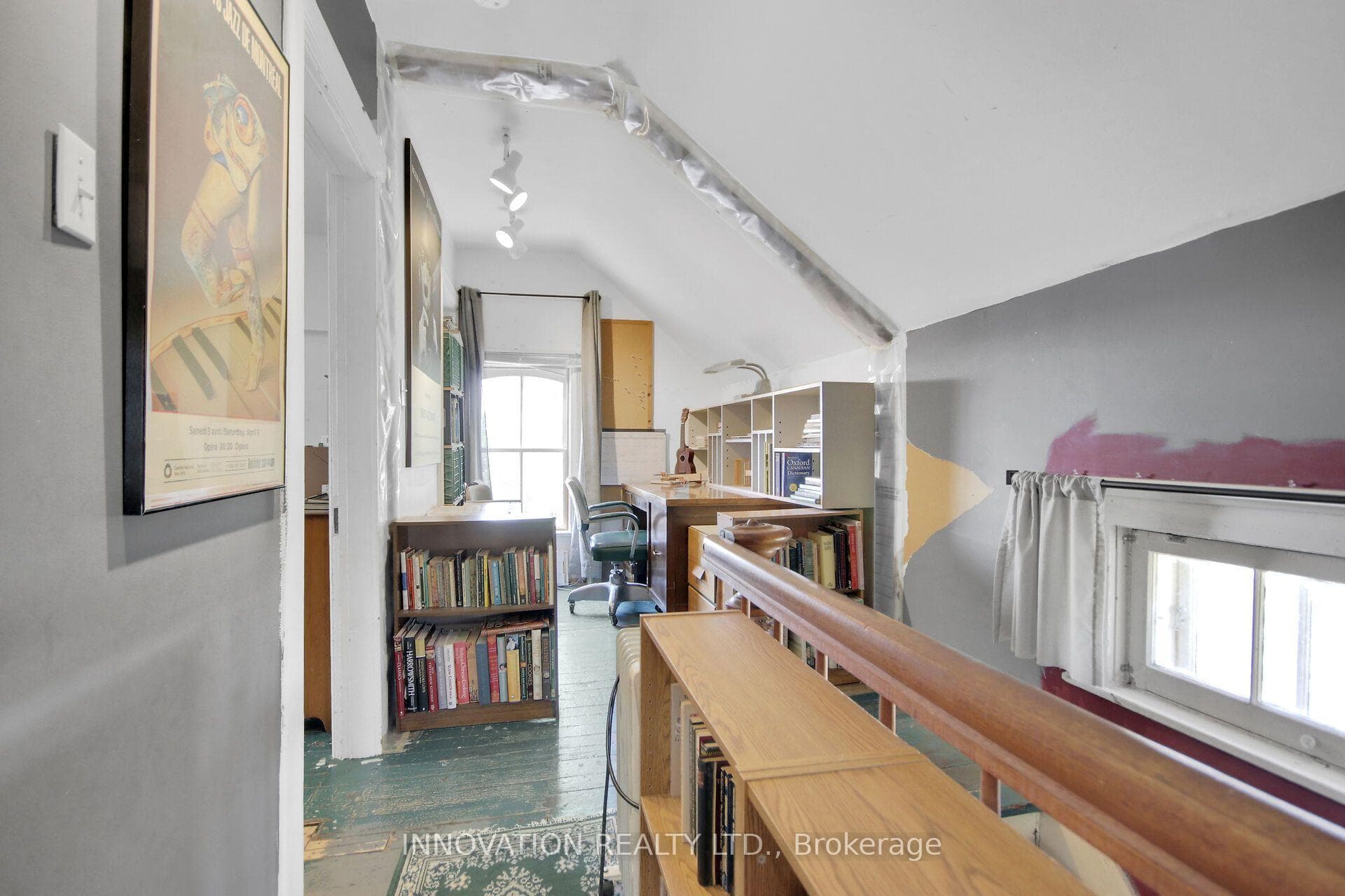 2158 Dundas Street photo 24