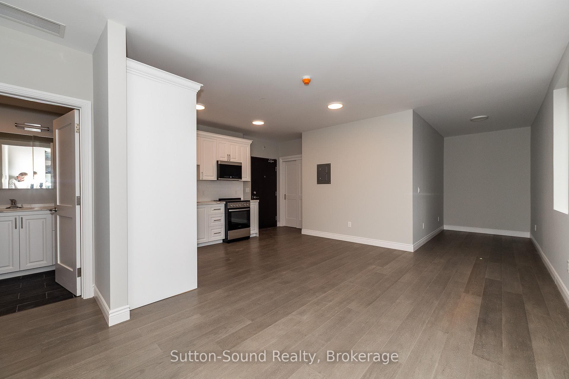 920 1st Avenue photo 5