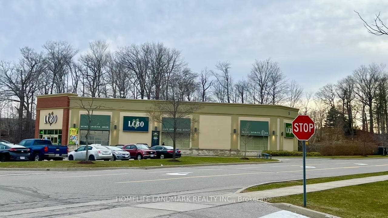 81 United Square photo 29