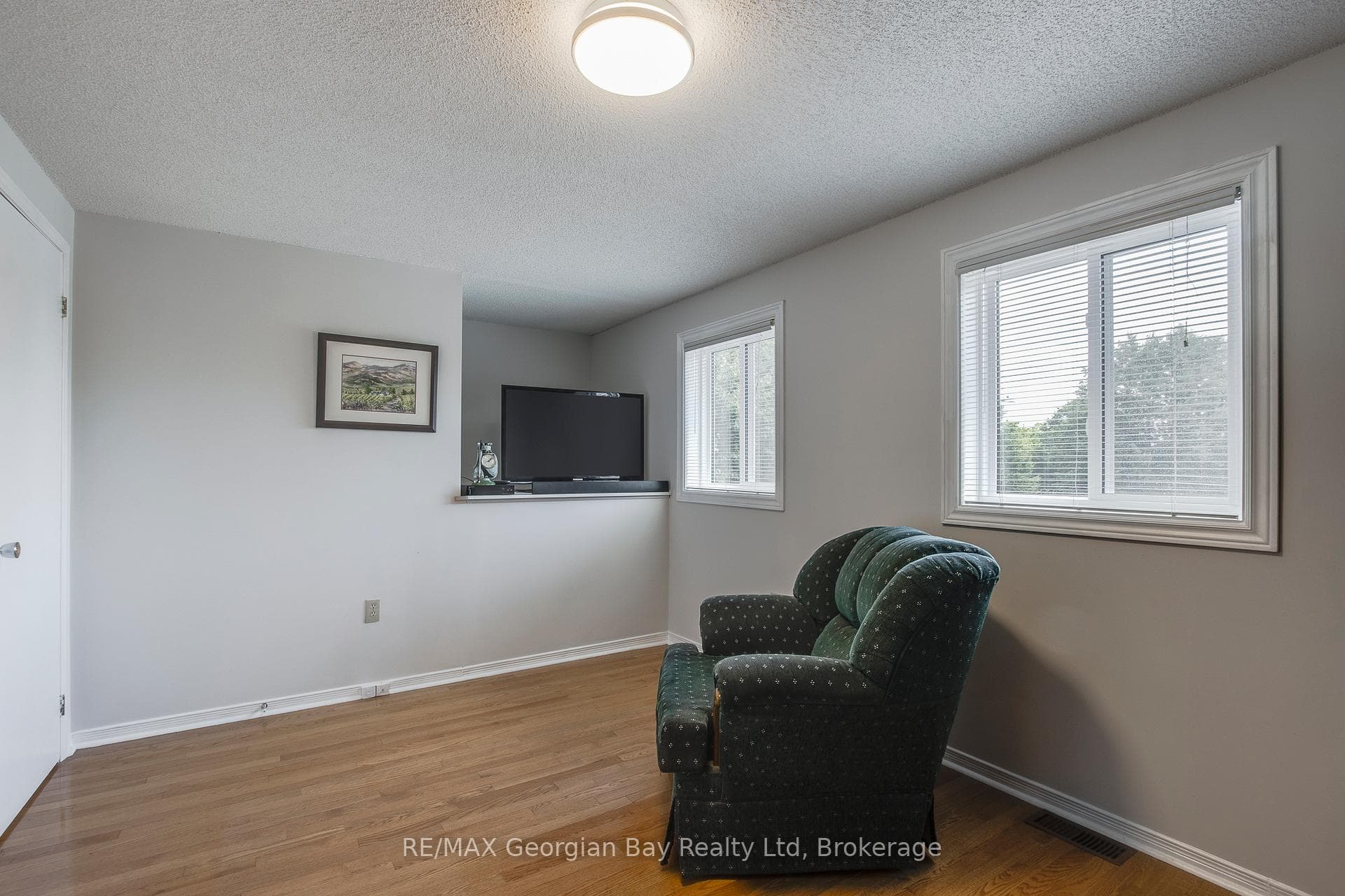 328 Rose Crescent photo 20