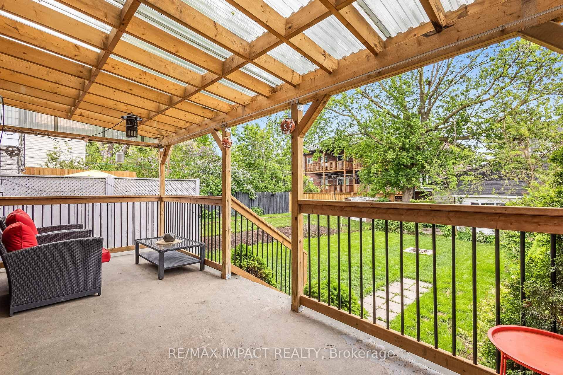 574 Devon Avenue photo 36