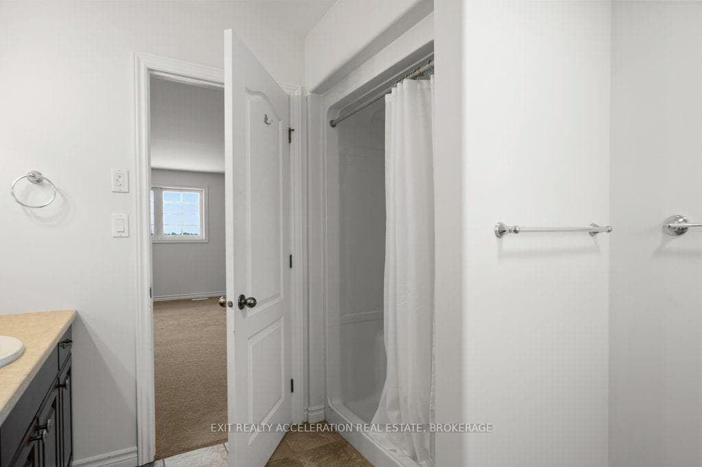 14 Ashwood Crescent photo 26