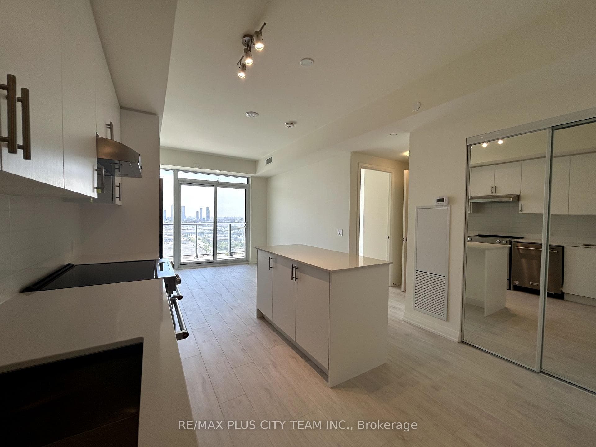 8960 Jane Street Unit 2123 photo 3