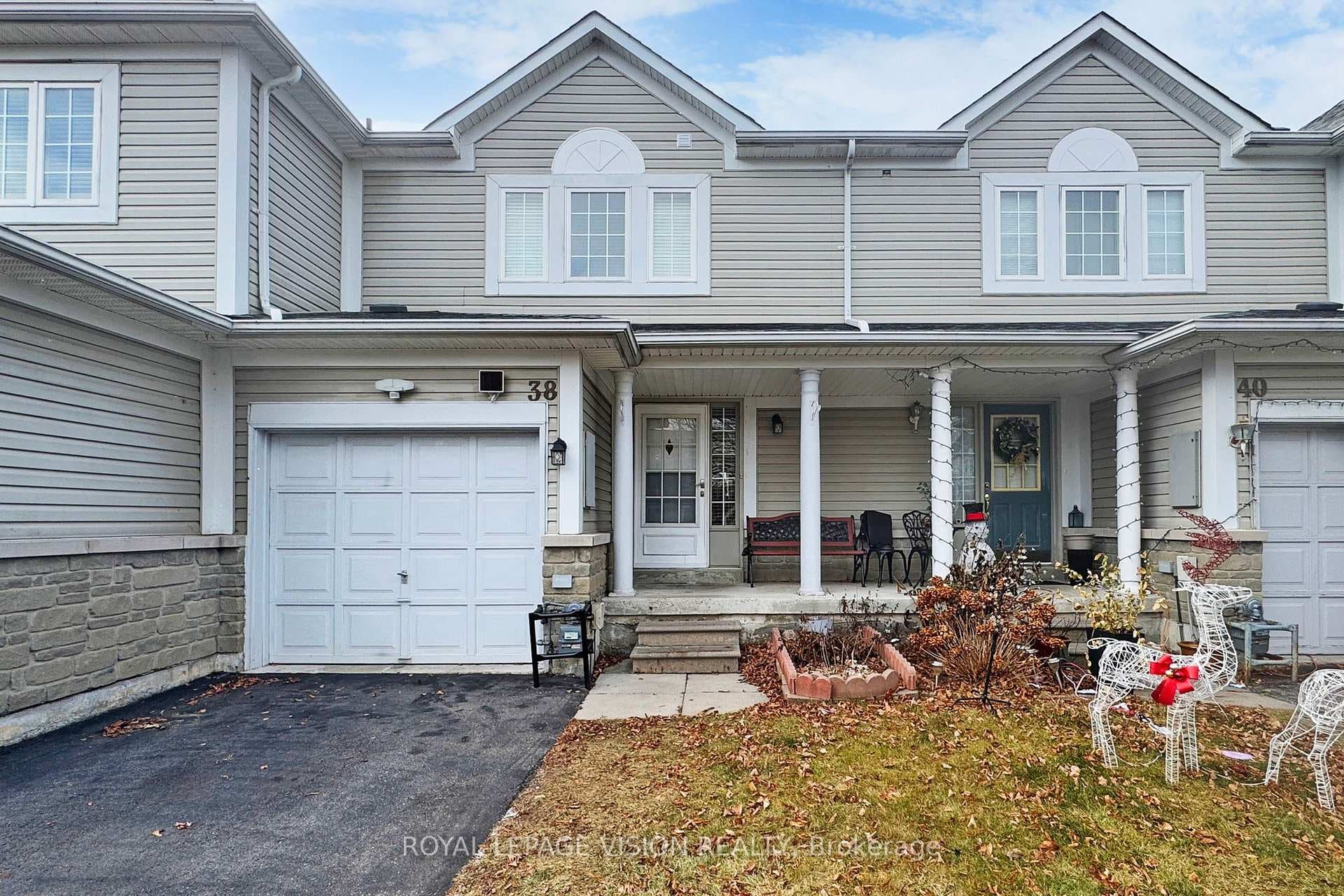 38 Eastport Drive photo 2