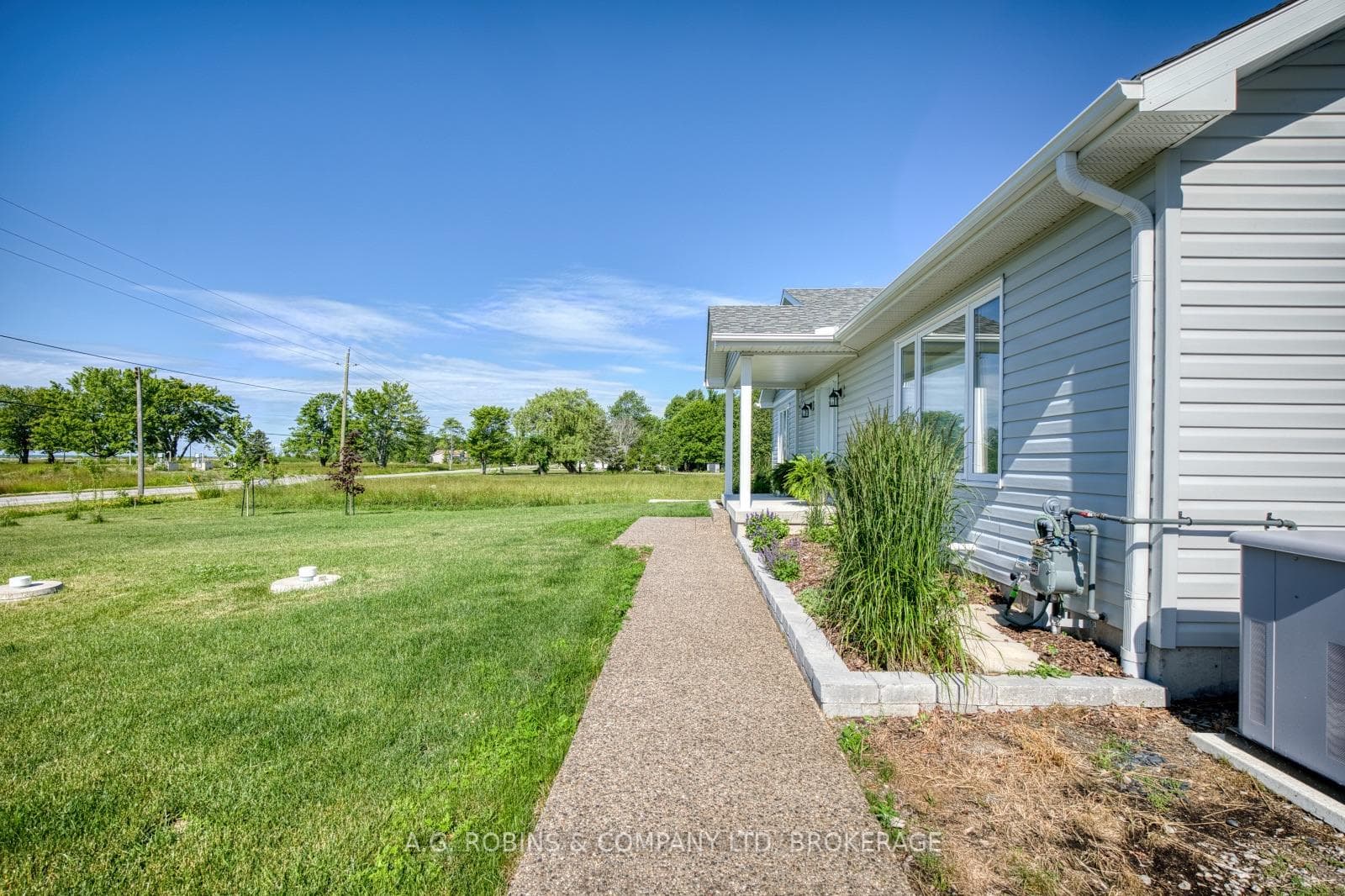 11716 LAKESHORE Road photo 5