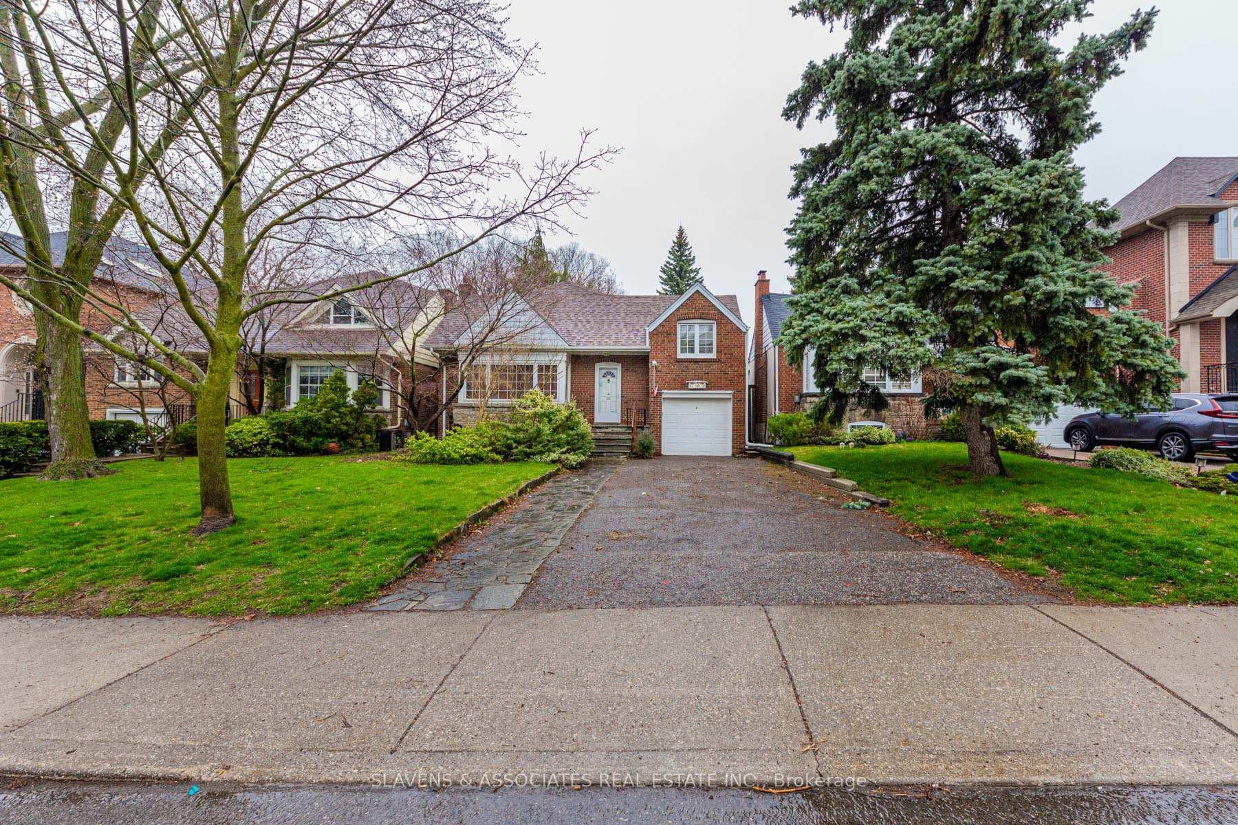592 Castlefield Avenue photo 1