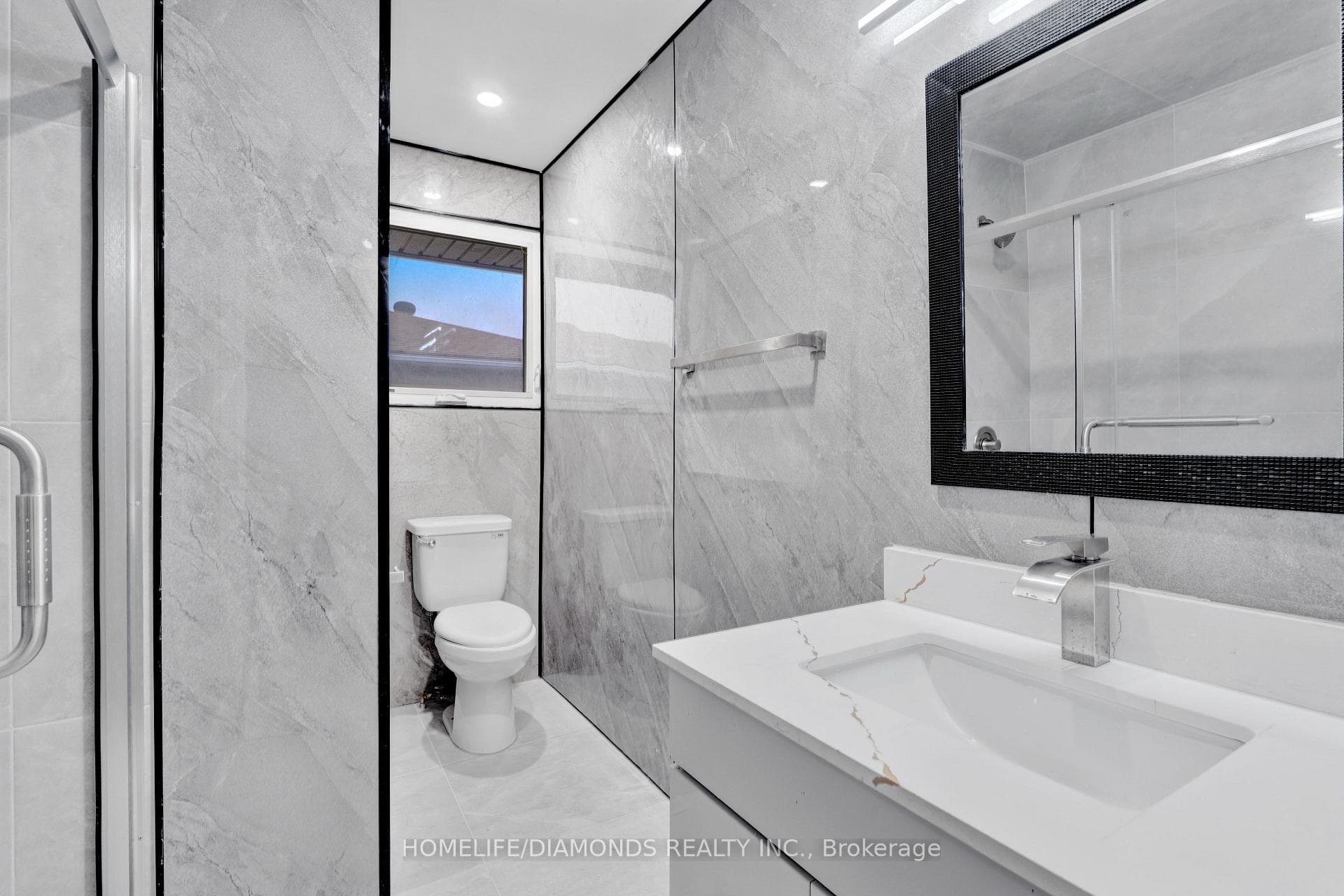 210 MACKAN Street photo 16
