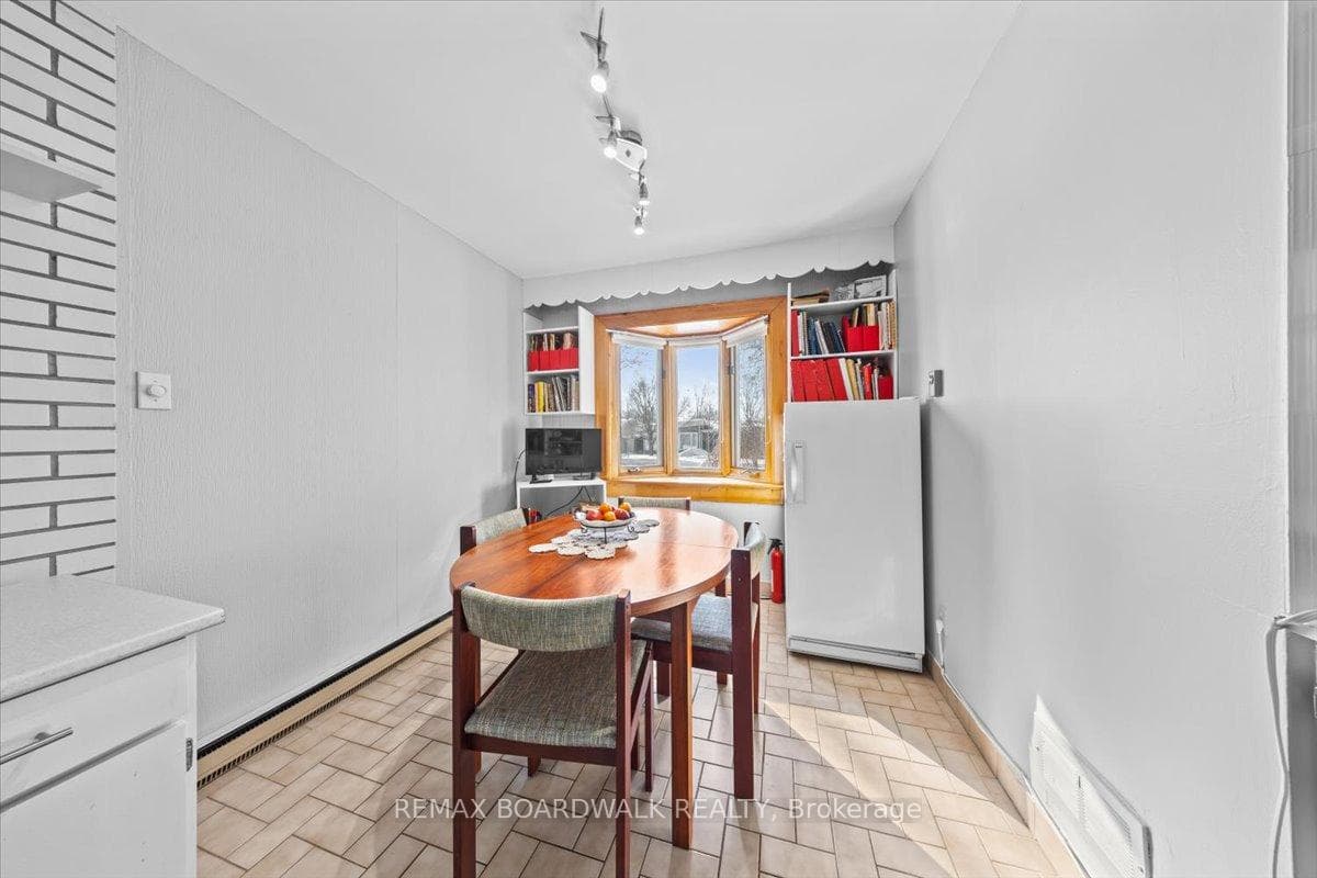 961 Kingsmere Avenue photo 17