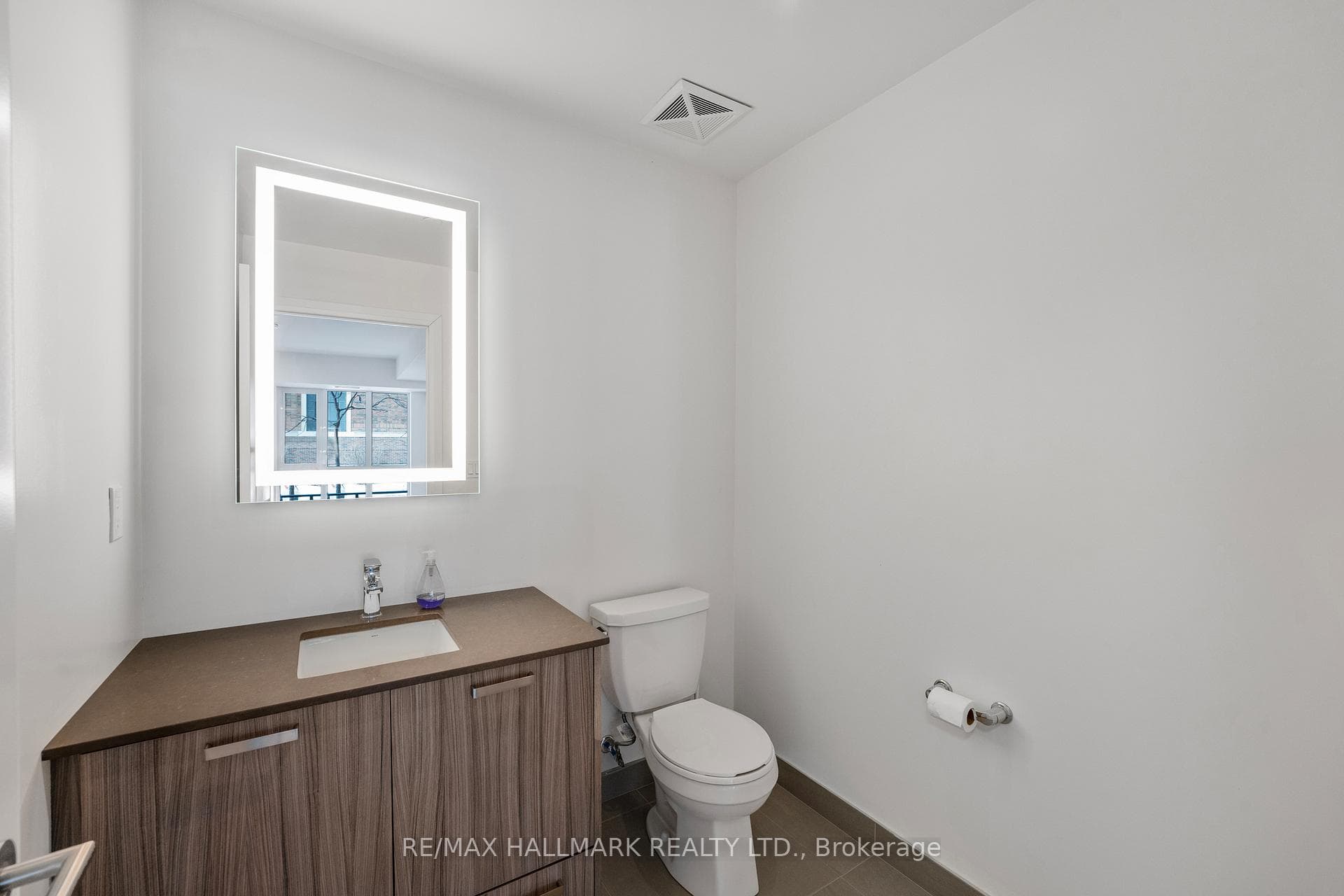 2301 Danforth Avenue Unit TH 103 photo 13