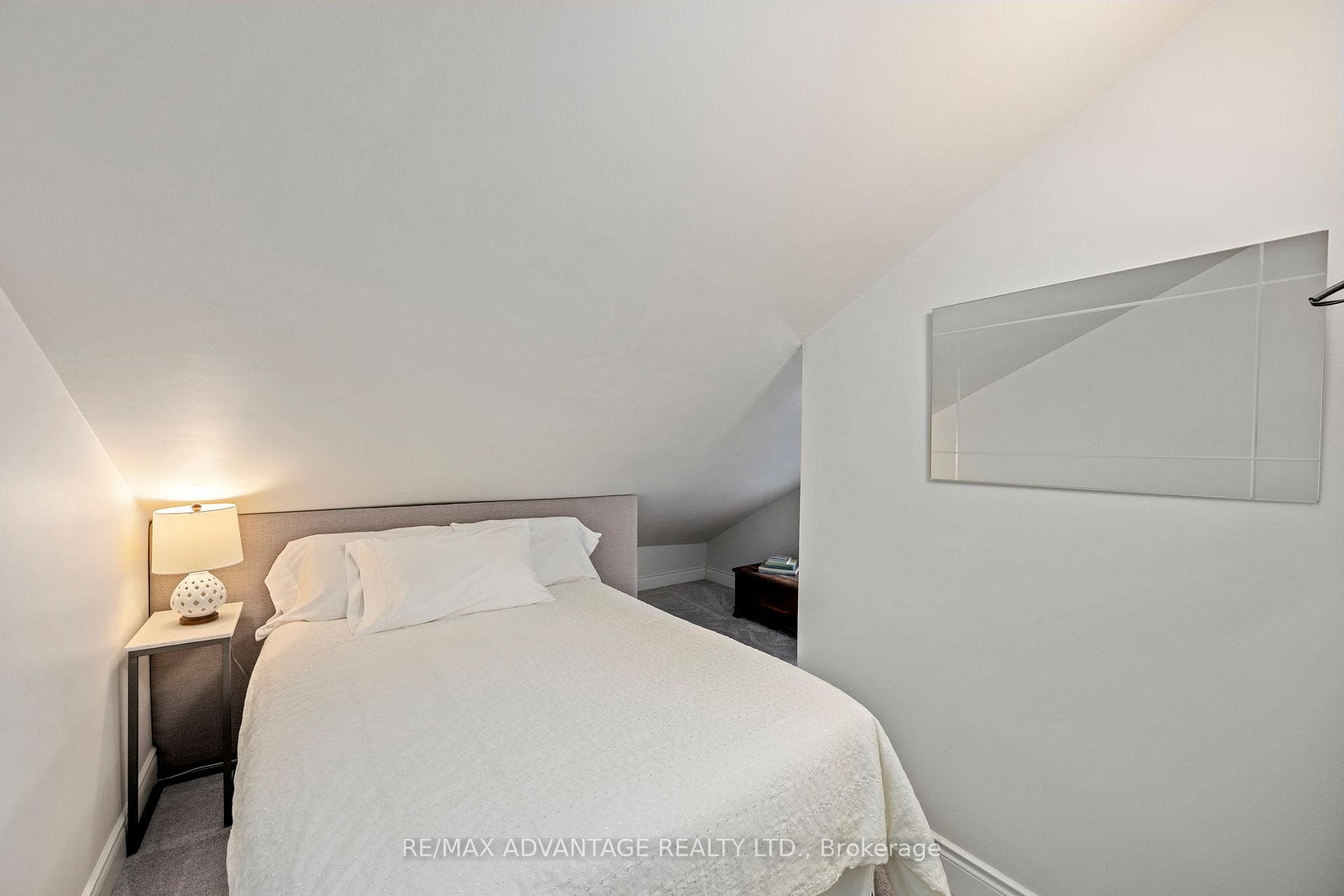 120 Edgehill Crescent photo 32