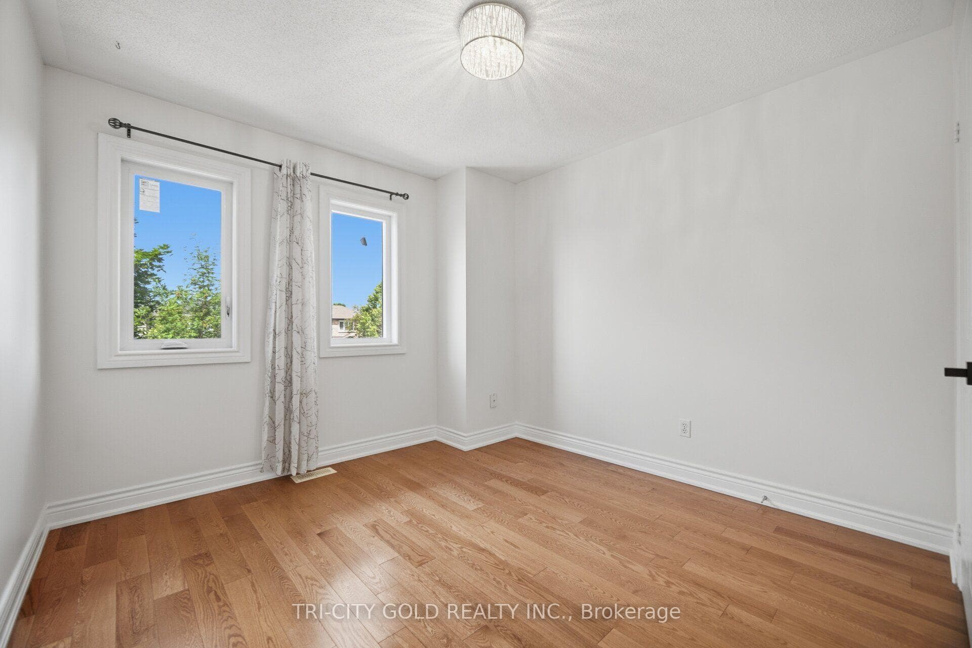 111 Chipmunk Crescent photo 29