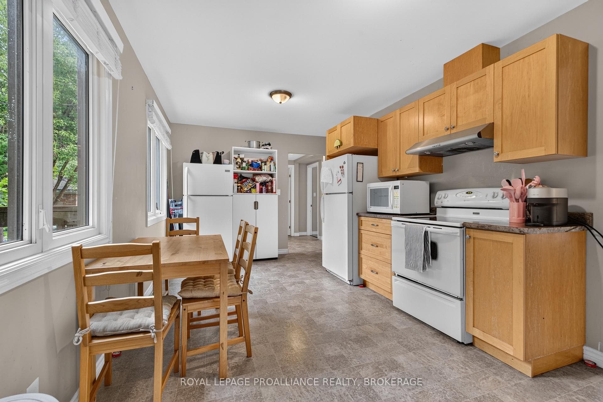 251 Yonge Street photo 14