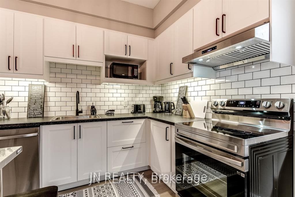 306 Harbord Street photo 9