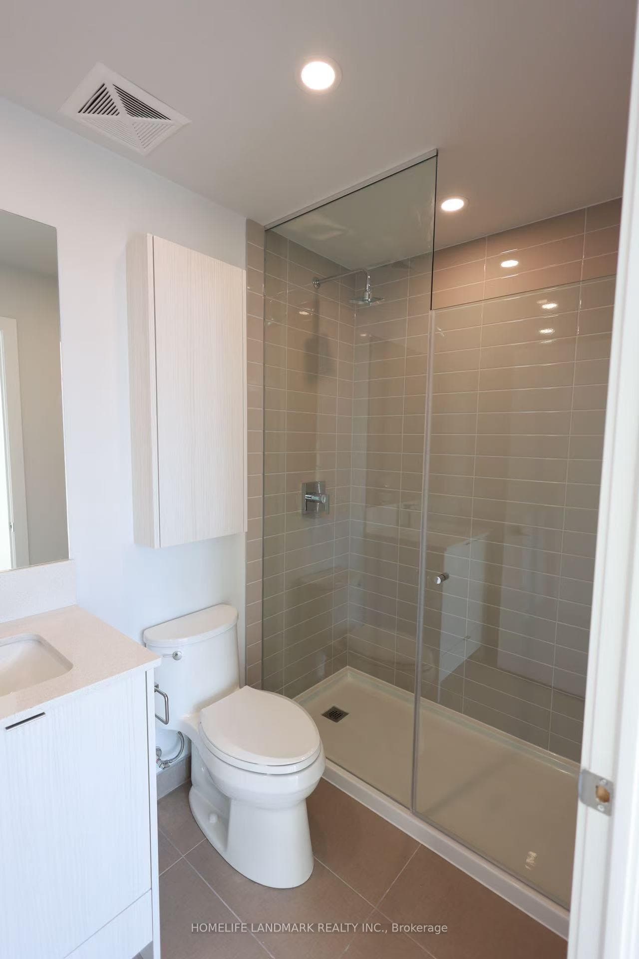 Master Ensuite bathroom