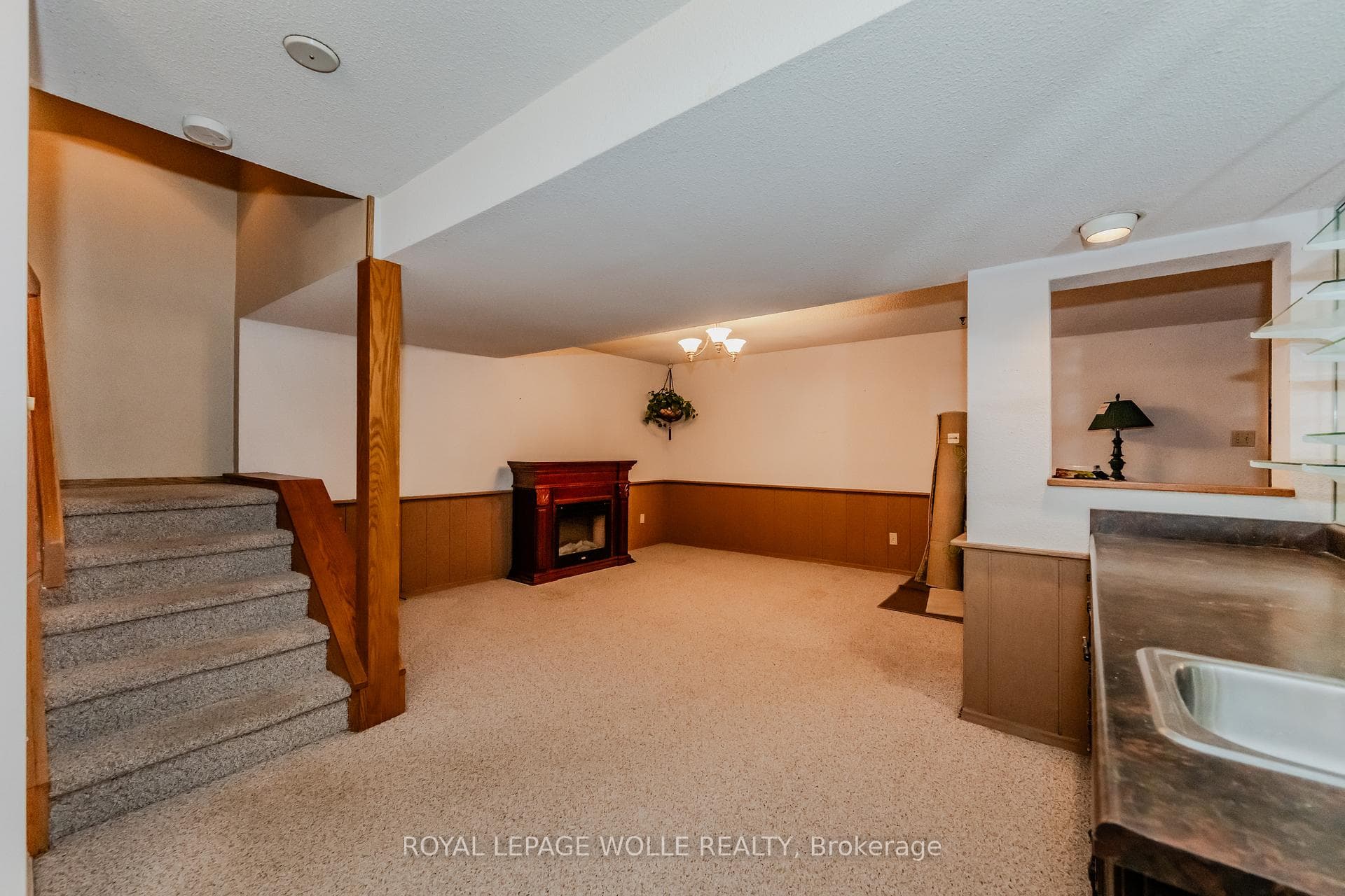 250 Kingswood Drive Unit 1 photo 33
