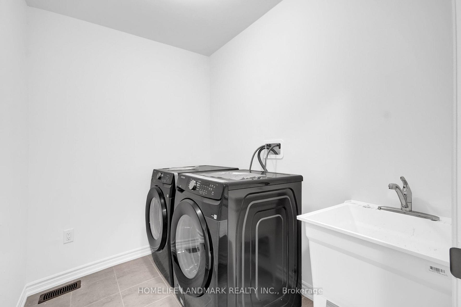 6 Tooker Drive photo 17