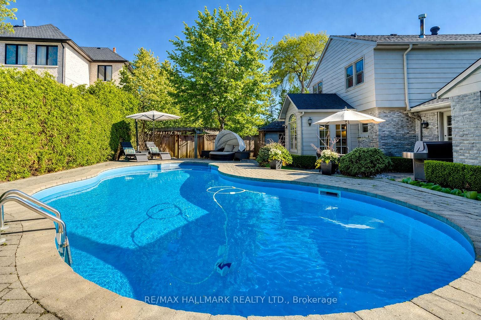 55 Riverside Boulevard photo 39