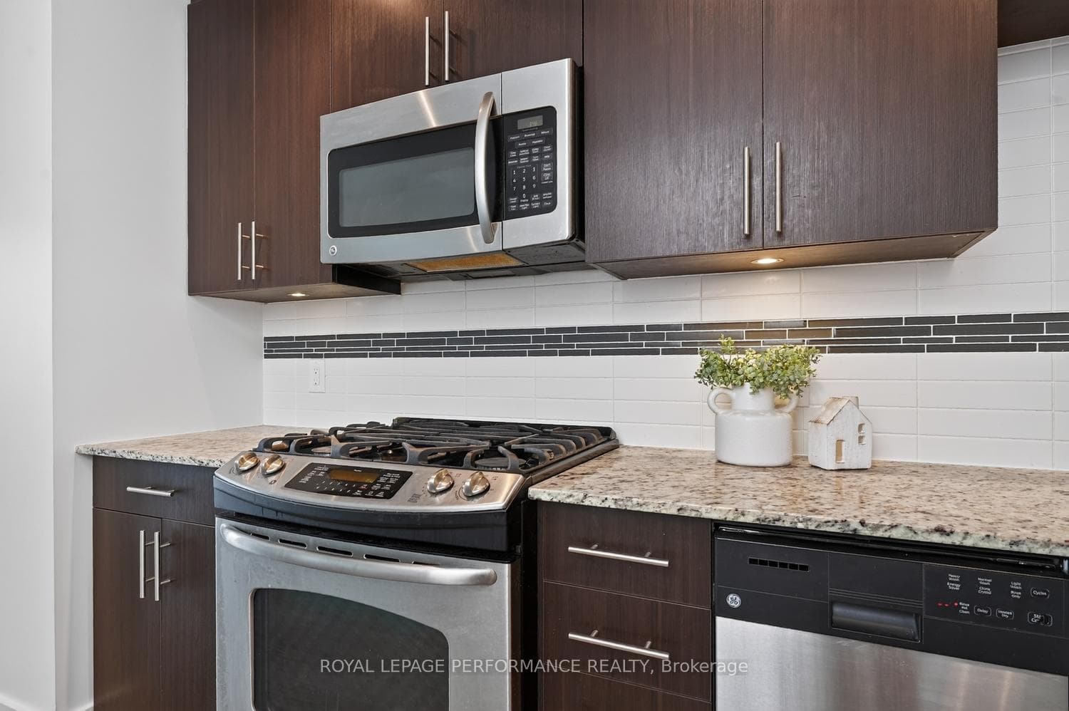 100 Champagne Avenue Unit 903 photo 15