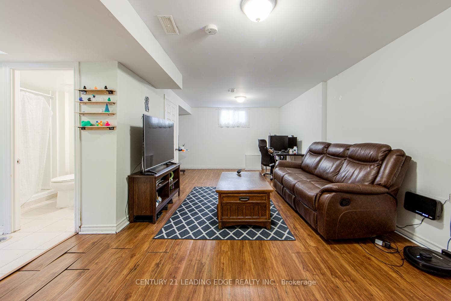 45 Wales Avenue Unit Walkout Basement photo 2
