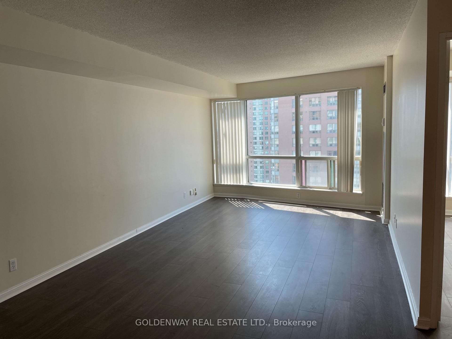 18 Lee Centre Drive Unit 2011 photo 2