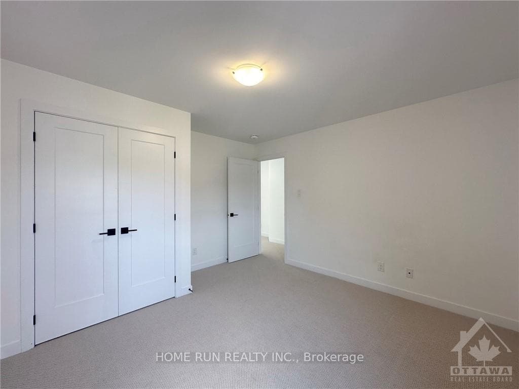 67 VICEROY Mews photo 23