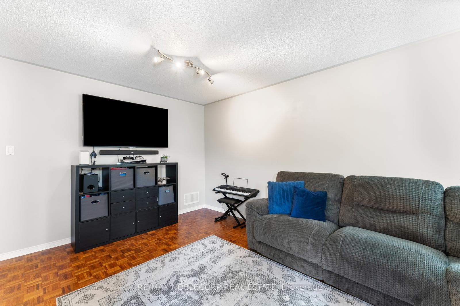 44 Hanton Crescent photo 11