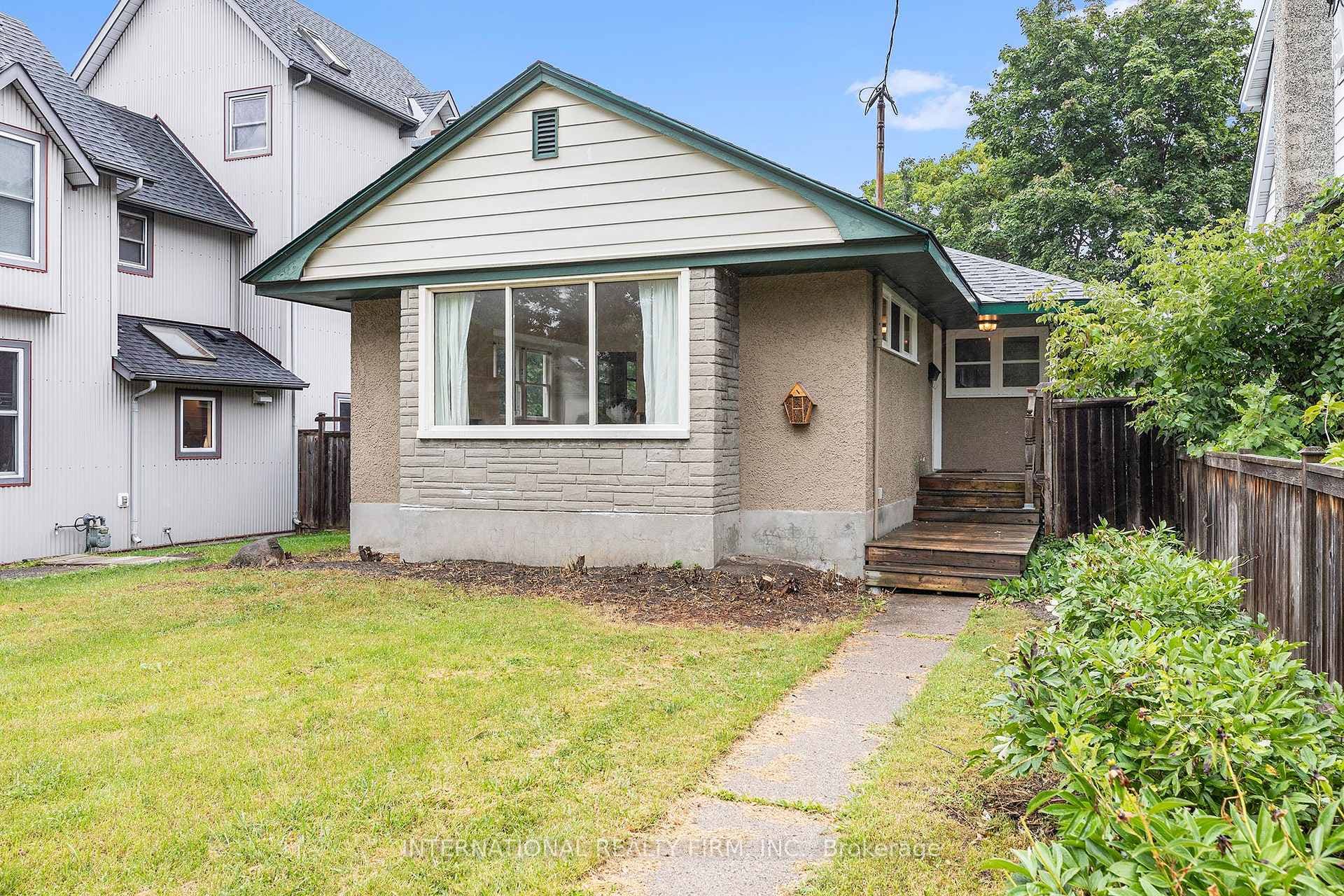 323 Lanark Avenue photo 2