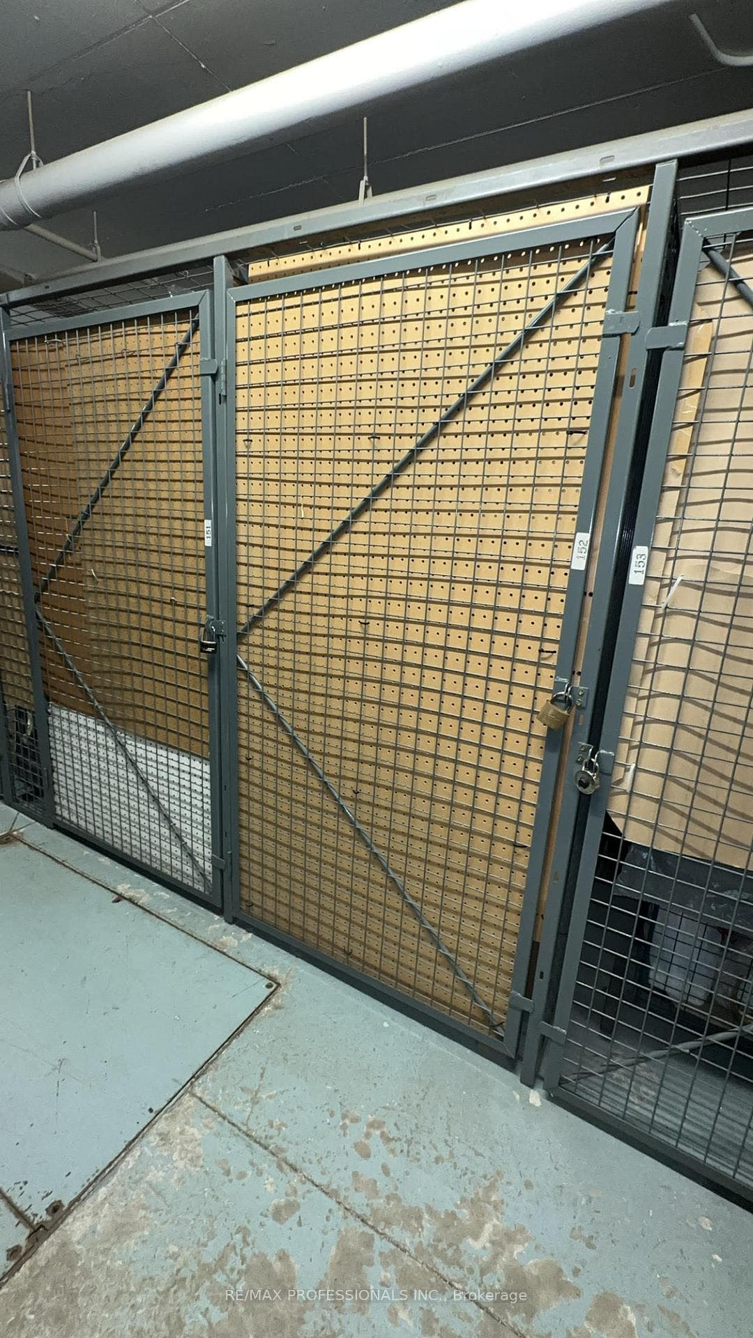 Oversized storage locker - Level P4, #152