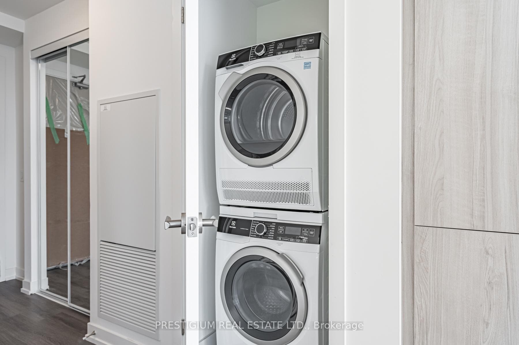 138 Downes Street Unit 6811 photo 13