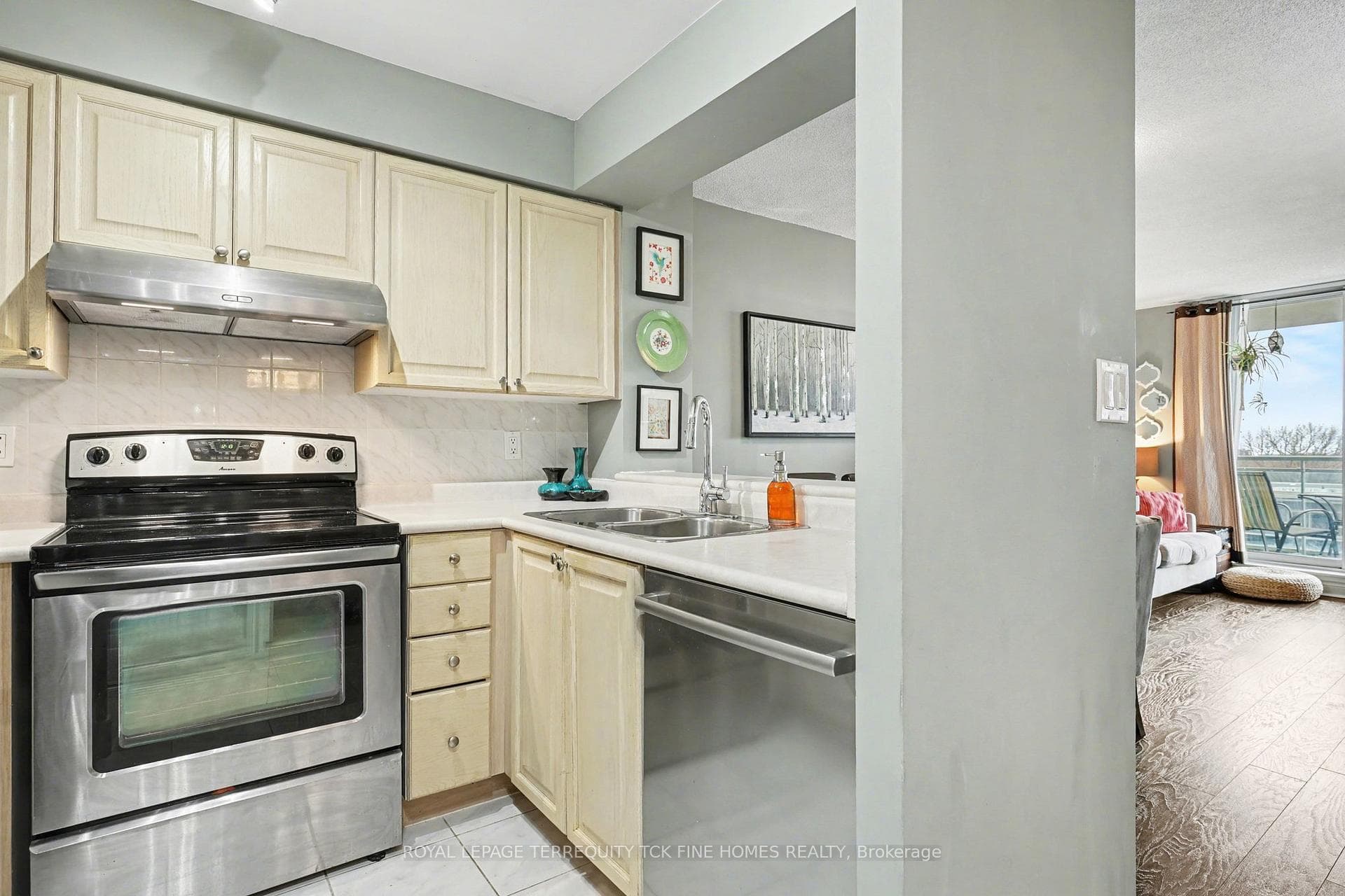 398 Eglinton Avenue Unit 1009 photo 16